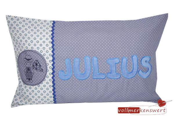 Kissenhülle 30x50 cm groß mit dem Namen JULIUS bestickt -sofort lieferbar-